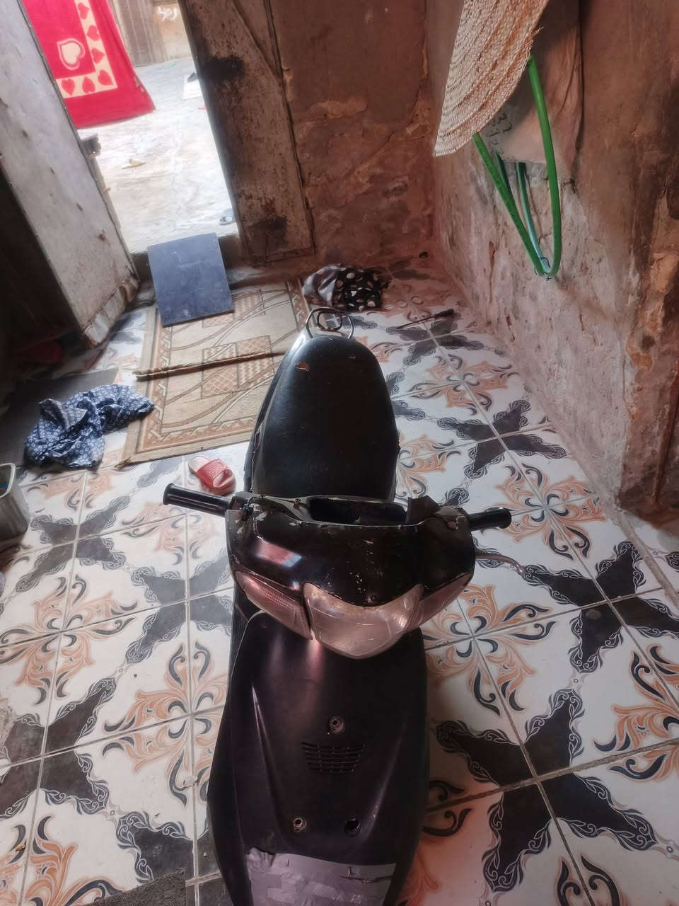 دراجة زازوكي
دراجة ما تشتغل فقط عوزها عقل فقط وتشغل طبيعي
الدراجة جانت تشتغل بس احترك العقل مالها
الدراجة باتري موجود لايات أمامي يتشغل على الداينمو الكلوبات خلفيا شغلاة بس ماكو كلوبات ونقص خشاطتهاا الأصيلة وتشغل سلف 
الدراجة, 125 وبيها مجال لطيبين
المكان بصرة
الرقم ***********
