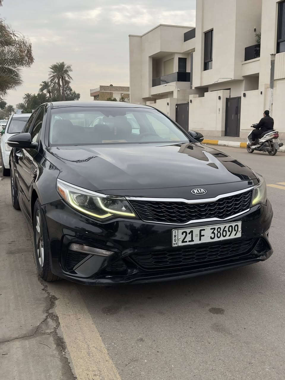 كيا اوبتما 2019 امريكي
⚠️ بدون حادث كلين
سيارة نظيفة وحلوة ومريحة بالاستخدام
محرك 2400 GDI خير من الله 
كير اوتو 6 سرعات 
تبريد ثلج
صرفيتها ممتازه جداً للوقود

مواصفاتها : 
- شاشة كبيرة مدعومة بـ  Car Play - Android Auto 
- نظام انارة زنون ( مكلفني 150 دولار وضمانه سنه ) 
- كامرة خلفية دوارة
- حساسات امامي خلفي 
- مانع تزحلق
- نظام قيادة ذاتية 
- مانع اصطدام 
- تحكم ستيرن جهتين 
وبعد بيها مواصفات خير من الله 

بيها شخوط بسيطة بالدعامية الامامية وفايبر ، واثر طخه بسيط جداً بالجاملغ

رقم سليمانية ، تريد تحويل او كالة شنو الي يعجبك اني جاهز
سعرها 133 وبيها مجال حگ الجية

متواجد كاظمية - حرية - منصور
رقم تلفون ***********
