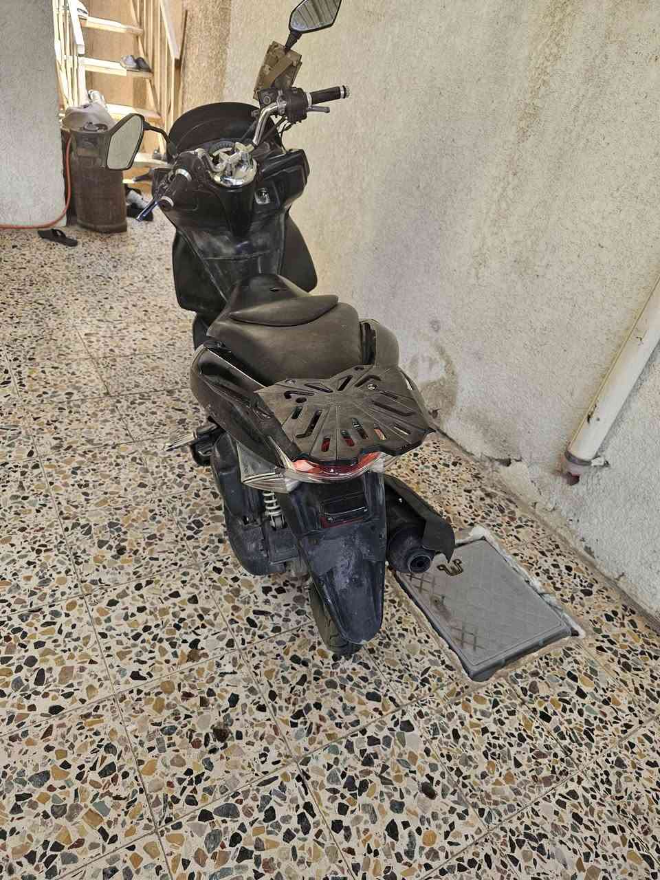 دراجه pcx للبيع جيل اول.
***********@
