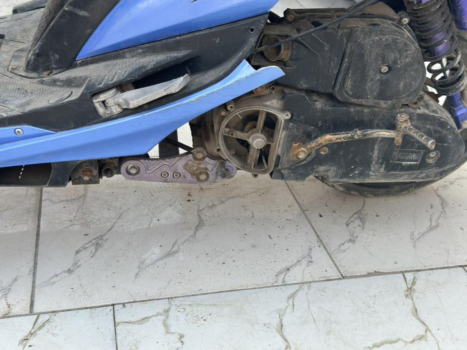 السلام عليكم سنكنس ياباني مكينه مامفتوحه ولا محطوط عليه صبانه الدراجه طااافيه ابيع كوم حديد جنت عندي تشتغل بس غسلتها وبعد ماشتغلت وانتركت الدراجه عالاغلب كابريته بس انا ابيع كوم حديد كهربائيات كامله ماعدا السلف الدراجه كيج البانزين شغال السعر بـ 275 وبيه مجال للشراي مكاني كرمة علي ابو صخير وهذا رقمي ***********
