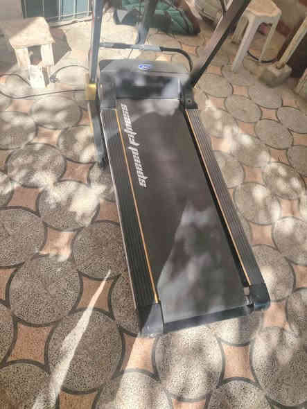 جهاز جري مستعمل قليل بحاله جيده فقط يطلع بيه كود ماعرفه ويتوقف السعر 100 الف وبيه مجال *********** العنوان ميسان حي الخضراء
