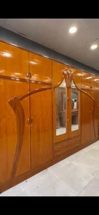 غرفه للبيع نظيفه وحلوه وضخمه طابقين ام 6   07814654902