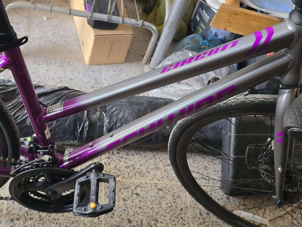 السلام عليكم بايك للبيع فقط امريكي الألمنيوم بالكامل حجم ٢٨ جديد بالكرتون غير مستخدم المواصفات مبينه بالصور بعده بالجيس مع كتلوك مالته سعره ٣٨٠ دولار هو كامل عليه اغلى بس داريد ب٤٠٠ الف 
مكان بغداد لا يوجد توصيل


**إذا كنت صاحب هذا الإعلان وتريد حذفه لأي سبب، رجاءا أرسل رسالة إلى الدعم الفني**