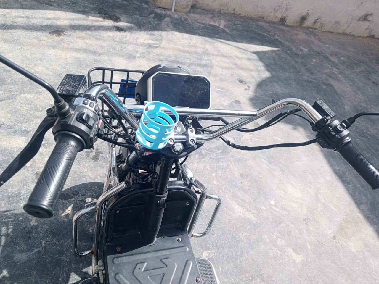 مطار شحن 25 مستخدم شيء قليل السعر 800 وبي مجال بسيط ***********
