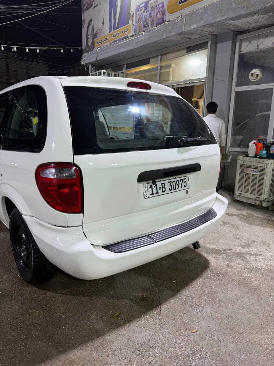 السلام عليكم شباب 
دوج كرفان موديل 2007  بدي قصير 
سياره جديده و كامله مابيه اي نقص 
محرك 3300 كير محرك جدد 
تبريد ثلج  تخم تاير 
صدر امامي و خلفي كامل 
مصبوغه حزام جماليه 
بدي قصير 
غرفه السياره جديده و حلوه 
سياره خير من الله و بالعافيه ع الياخذه 
رقم بغداد نكليزي و هزه كله جديد  و باسمي 
للتواصل *********** 
و ٲٍنٍـٍّМ Ế ـٍْي بخدمتكم بغداد, العراق
