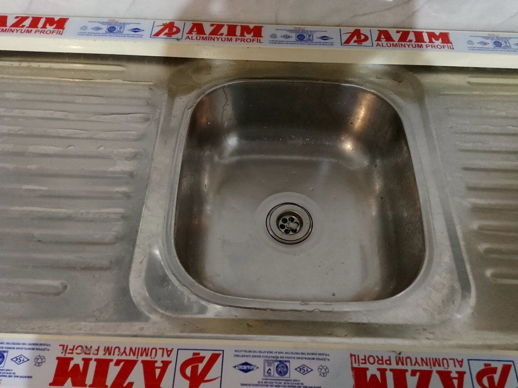 السلام عليكم 
كاونتر تركي 3 امتار مع سنگ متر ونص نضيف حيل 
للمراوس( فقط )  بكاونتر مترين ونص او مترين بس يكون نضيف المكان القائم الكرابله حي الزيتون تواصل (***********) بيه واتساب
