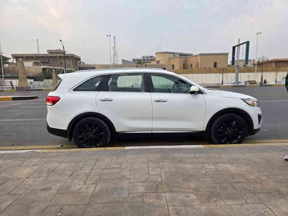 السلام عليكم كيا سورينتو 2016 خليجي فول مواصفات بانوراما كرسي كهرباء كراسي جلد مكينة 6 سلندر سبعه راكب ماشيه 100 الف السياره حيل نظيفه وجديده ومابيها اي نقص بيها صبغ بنيد وباب السايق فقط السعر 190 ورقه وبيها مجال قليل مكانها بغداد الشورجة للتواصل واتس اب او اتصال ***********.     ***********
