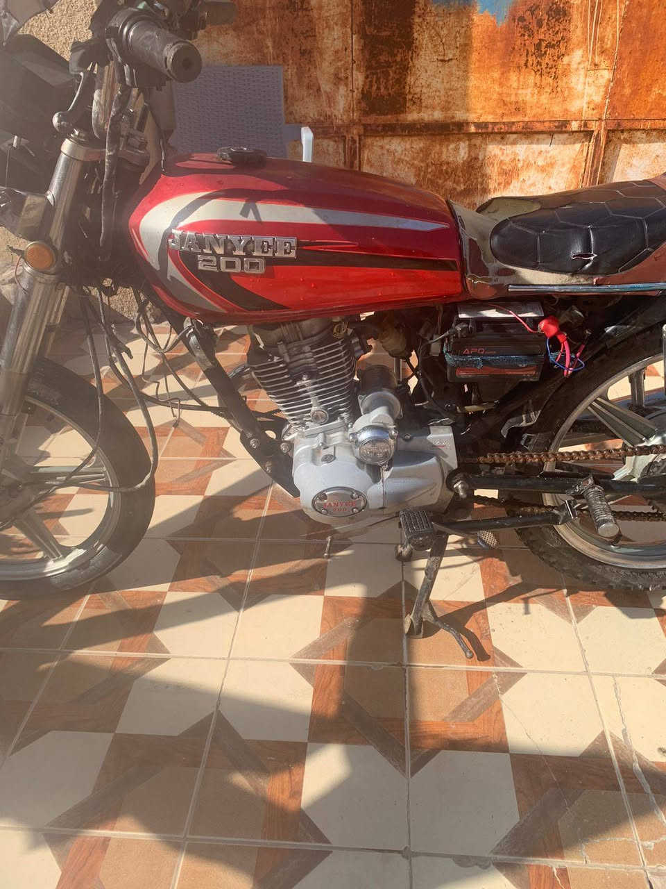 سلام عليكم يوجد موطور يراني جني اي شي ما بي كلوب  يشتغل بك وره شغال اشاير كله شغاله فول مواصفات   محرك 200      سعر 350الف وبي مجال   ورقم هذه *********** هذه رقم
