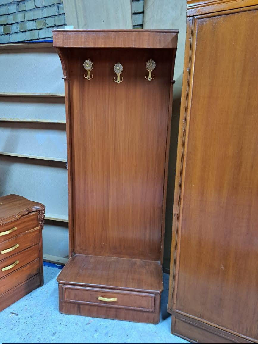 السلام عليك غرفه اخشاب صاج اصلي للبيع السعر 450
استفسار اكثر على واتساب ‏‪***********‬‏
