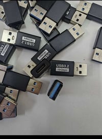 يو اس بي تايب سي • يو اس بي ٣.٢ • ١٠ كيلوبايت/ث