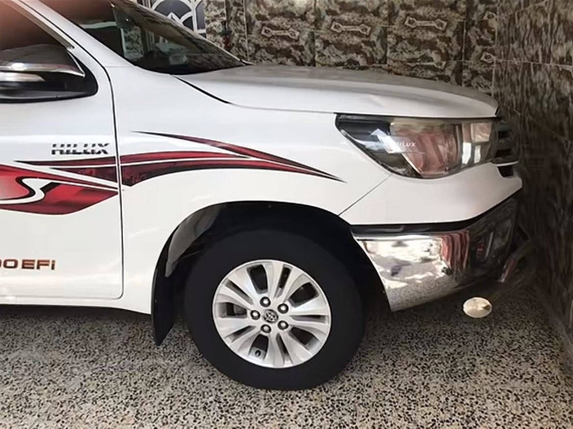 سلام عليكم سياره ‏للبيع  هايلوكس مودل 16 كير عادي سياره بسمي رقم جديد القادسية  مكان بصره دير سياره تخم تاير حدادي ￼بيه قطعتين تبديل رقمي ***********سعر 220￼￼
