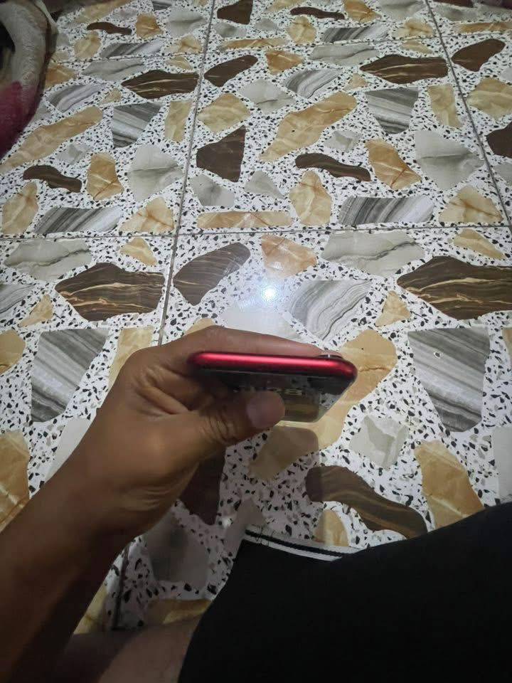 يالله 11 عادي اللبيع أو مراوس
ذاكرة 128 وبطارية 74 

جهاز كله شغال مابيه أي عطل

كلشي مامبدل بي وتر بروف 

بس الضهر مفطر وحاطله غلاف الباقي كله بلادي

سعره 225 وبي مجال مكاني بغداد أبو غريب 

هاذه رقمي ***********
