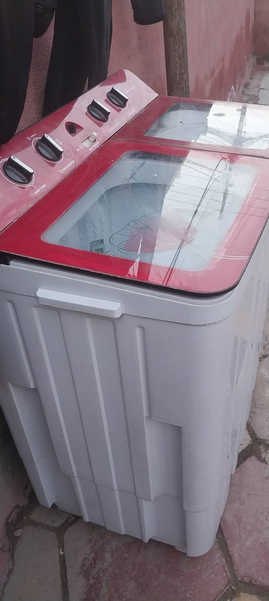 سلام عليكم غسالة للبيع ٣٥ كيلو جديده ستعمال شهرين فقط هاي كد اصبع ضربه بيها بس فوك ما مثرة عليها مكاني بغداد المعامل 
سعره ٩٠ وبيها مجال 
***********
