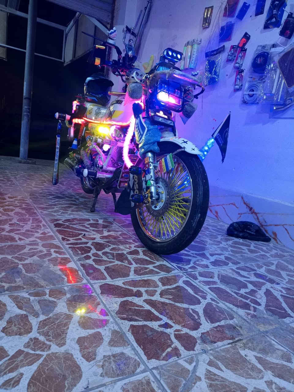 سلام عليكم ورحمة الله وبركاته
دراجة تايكر موديل 2025للبيع السعر 1300 بيه مجال قليل بدون غراض ب900وبيه مجال دراجة مفوله بعد احلى من الصور مكان خمسه كيلو الرقم ***********
***********
