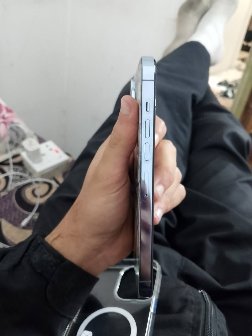 ايفون 13 بروماكس  للبيع
ذاكره 256 
بطاريه 85 بلادي 
هاذ تغليف اني مخلي اذا تريد اشيله وفحص وين متريد  وهاي اكو هيج كسرات  بل لزكه مو بشاشه 
مبدل فقط شاشه نضافته كلش حلوه استخدام شخصي نموذج  Mمحتاج اريد ابيعه    سعره 580  مكاني مدينه صدر 
***********
