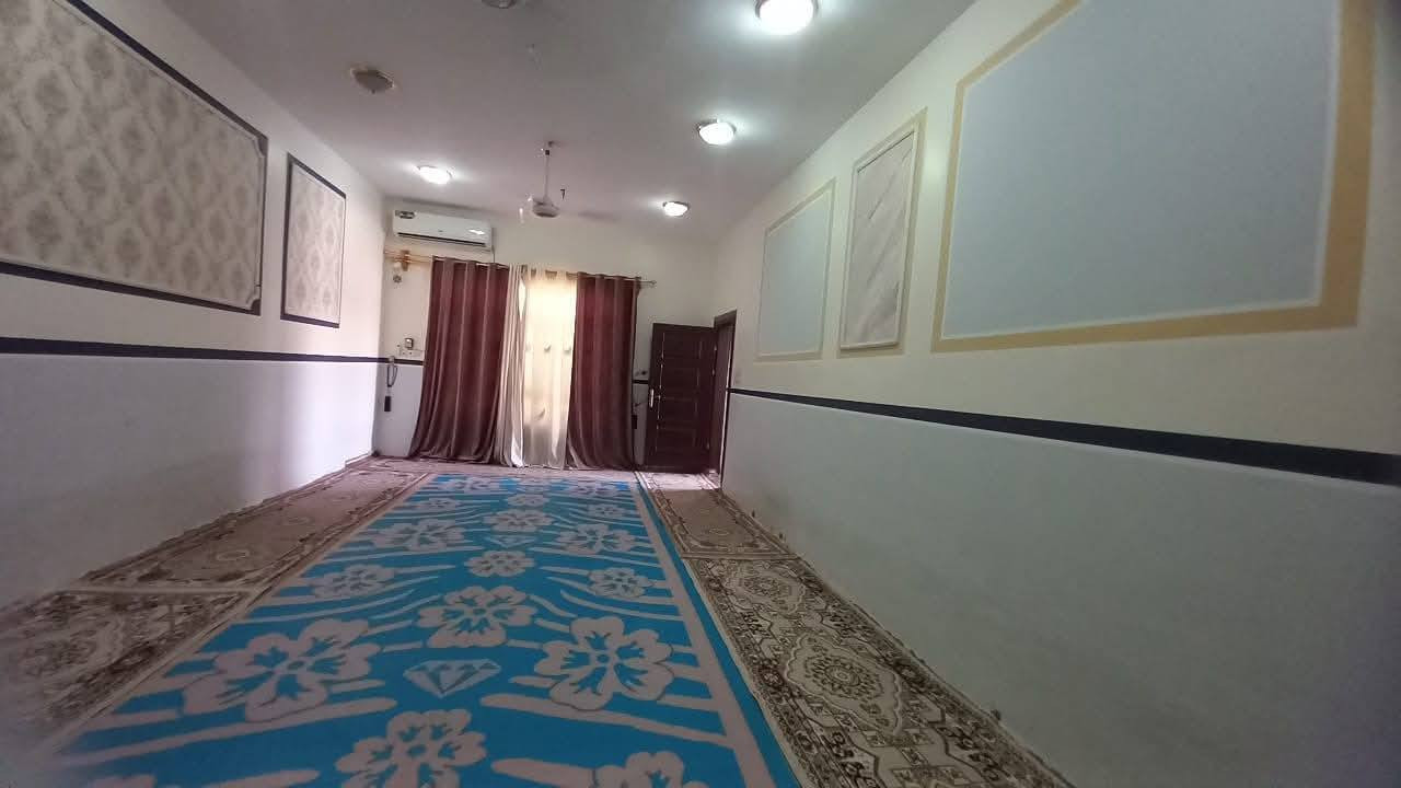 بيت مع حديقة للبيع 🏠

مساحة العقار : 400 متر ( 20*20 )

محتويات العقار : بيت  بمساحة 280 متر تحت البناء والحديقة 120 متر  / نوع البناء بلوك سنة 2019 حديث

جنس العقار : طابو زراعي سند 25 تحويل أسهم بإسم المشتري بالسند 

الخدمات المتوفرة : جميع الخدمات متوفرة _/ عرض الفرع 8 متر مقرنص  

السعر : 160مع مجال

عنوان العقار : كربلاء _ قرب الإمام عون عليه السلام  _ عمود 209 _ طريق بغداد / كربلاء عن الشارع العام 500 متر    _ تبعد عن الإمام الحسين (عليه السلام ) 8 كيلو تقريبا ر
رقم الهاتف***********
