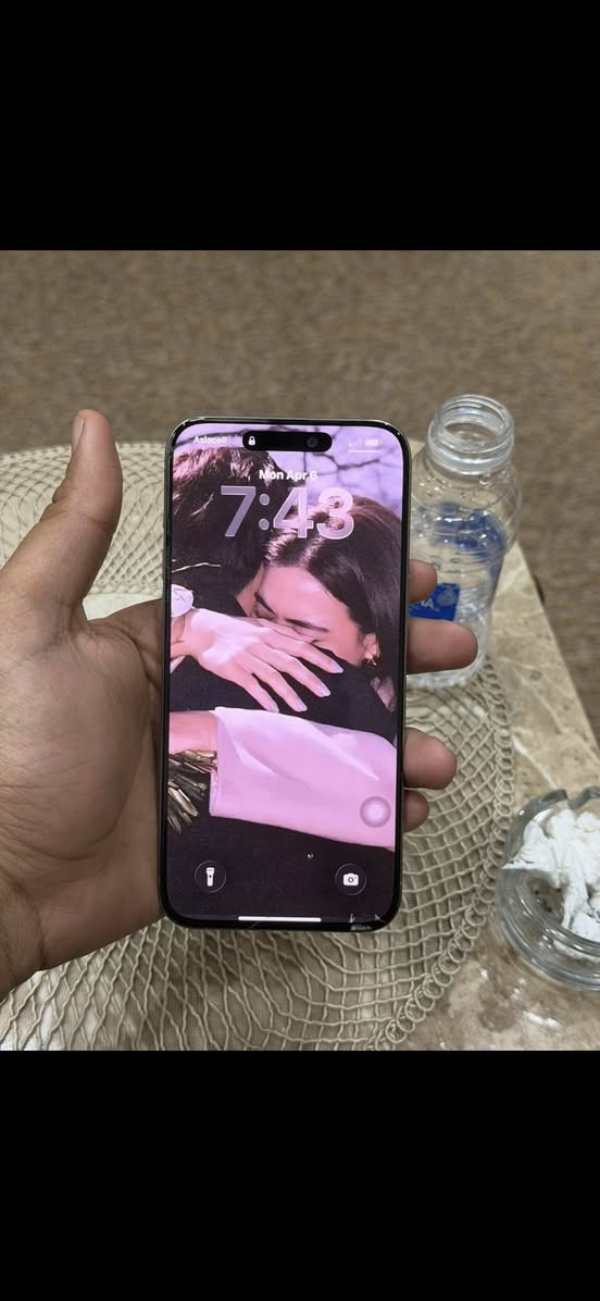 السلام عليكم اخوان  PRO MAX 15 تيتانيوم
شرق اوسط ماستر عربي 256 الجهاز بي فقط فطور بالگلاسة يقرة مبدل شاشة بس ممبدلها فقط فطور بالگلاسة محدث اخر تحديث  الجهاز مكفول فيس ايدي شغال شحن اتصال كلة شغال اي خلل مابي نهائياً 
مكاني بغداد المشتل سعرة 700 بدون عملة
***********
