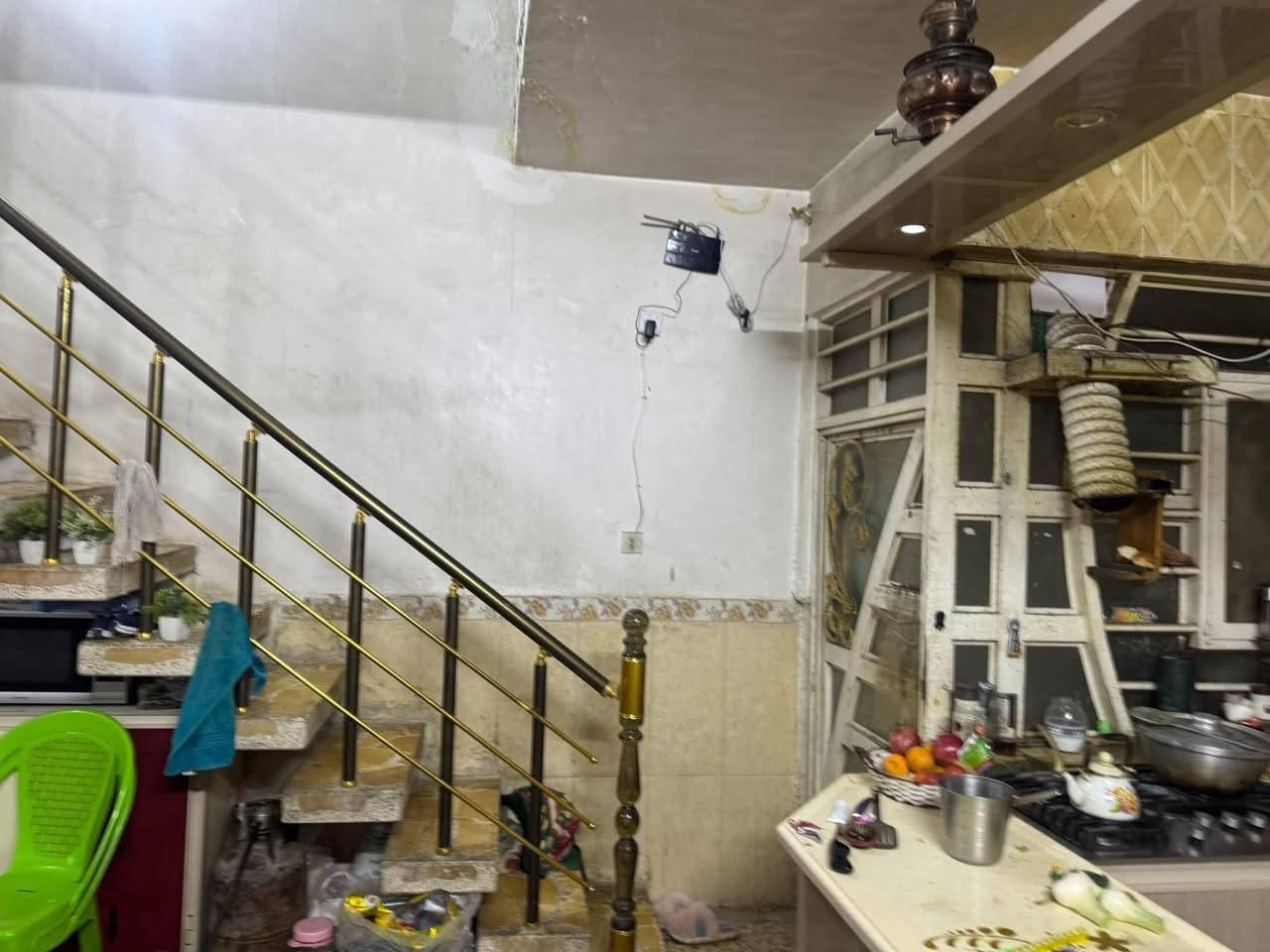 للبيع دار ١٠٠ متر حي القادسيه خلف شارع الزهور قرب مفوضيه الانتخابات على ساحه بناء نظيف بناء ٢٠١٧طابقين ثلاث غرف نوم وصاله واستقبال ومطبخ السعر ٢٠٠ مليون مع المجال للاتصال *********** مجتبى معله او مراجعه مكتب ضي الحسن للعقار النجف الاشرف شارع الكيات مقبل جامع الزهراء
