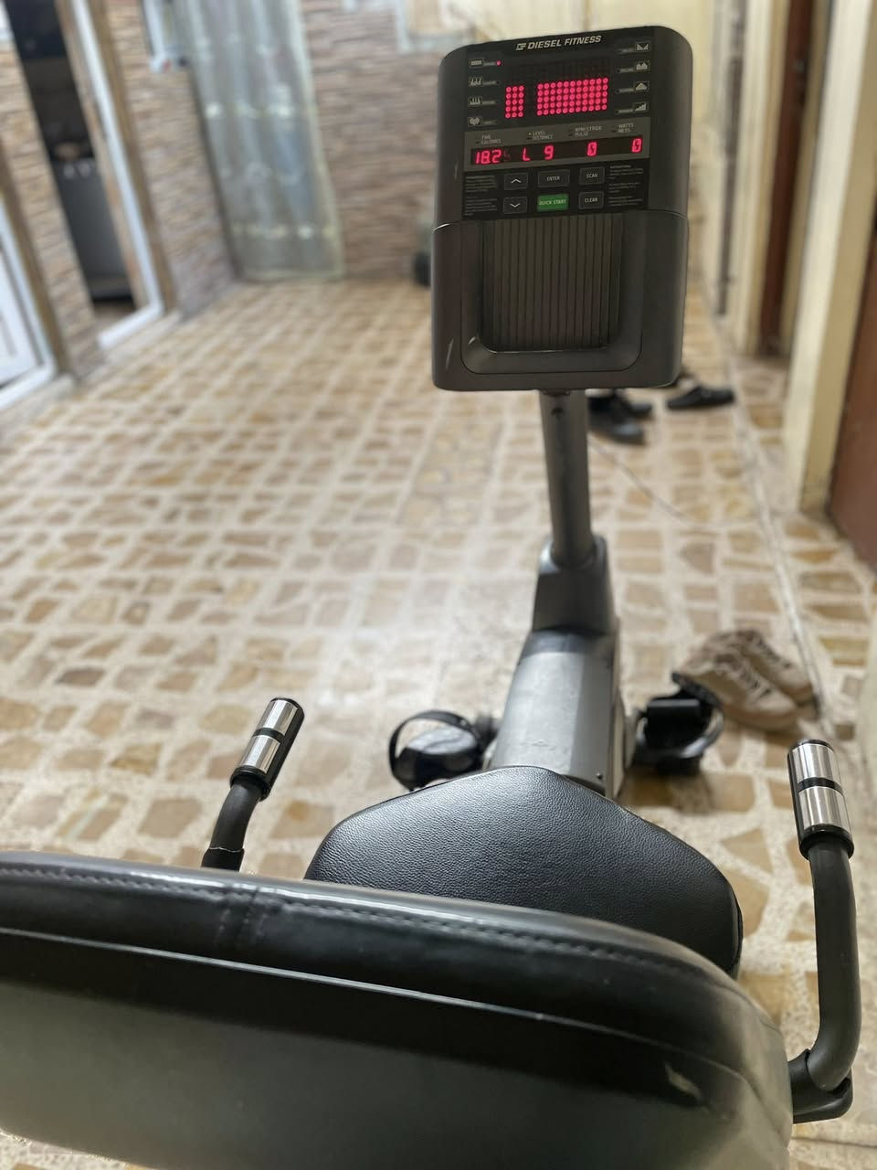 جهاز رياضي حديث
جهاز الكتروني 
تكدر تتحكم بل حركه سريعه وثكيله
جهاز موصفات فول حديث للبيع 
***********
