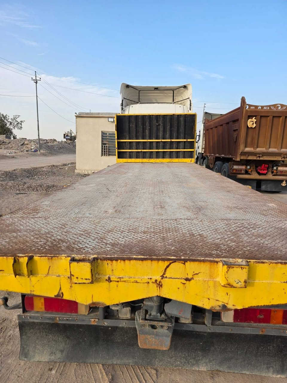 سلام عليكم صطحه البيع طول 7و70 العنوان البصره الزبير رقم الهاتف ***********
