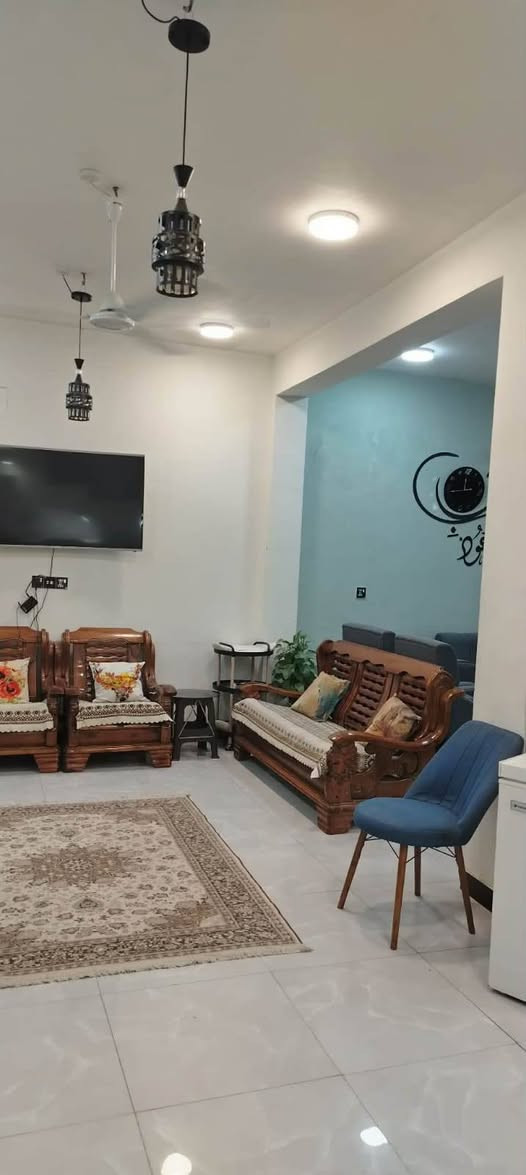 _دار للبيع المساحه 150 متر، الطهمازيه تقاطع شريفه بنت الحسن، على ركن شارعين، الدار طابقين 

_الطابق الأول: 
غرفه نوم + استقبال + هول + مطبخ + مجمع صحيات

_الطابق الثاني: 
غرفتين نوم + هول 

_علماً ان الطابق الثاني يحتوي على نواقص خفيفه ولاكن الطابق الأول كامل وجهاز للسكن

_للأستفسار مراجعه مكتب القبه الذهبيه أو الأتصال على الأرقام التاليه: 
***********
***********
***********
