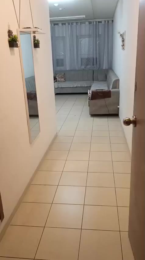 السلام عليكم ورحمة الله شقتي عارضها للبيع يعني بدون دلاليه الشقه 100م شرقي طابق ثالث مجمع A9 مئثثه اثاث كامل نقصها بلزمه وثلاجه فقط على نضام القديم بدون كفيل
الشقه بيها تحويل اذا تريد
 قسطها (410) الف
سعر البيع 78 مليون 
واصل 42 مع تخصيص الطابق 
للاستفسار +***********
