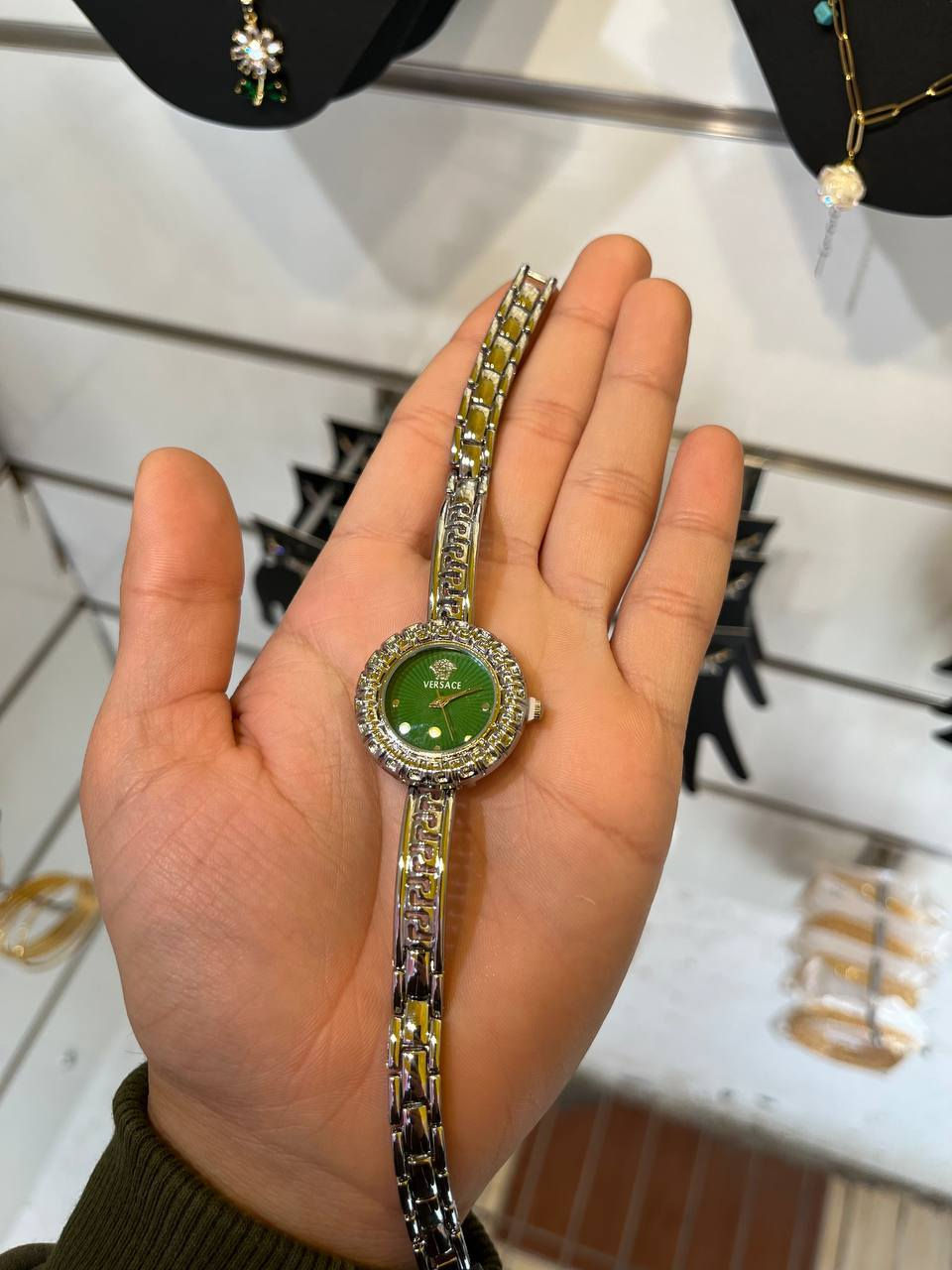 ساعات نسائية 
سعر القطعة 8 الف


**إذا كنت صاحب هذا الإعلان وتريد حذفه لأي سبب، رجاءا أرسل رسالة إلى الدعم الفني**