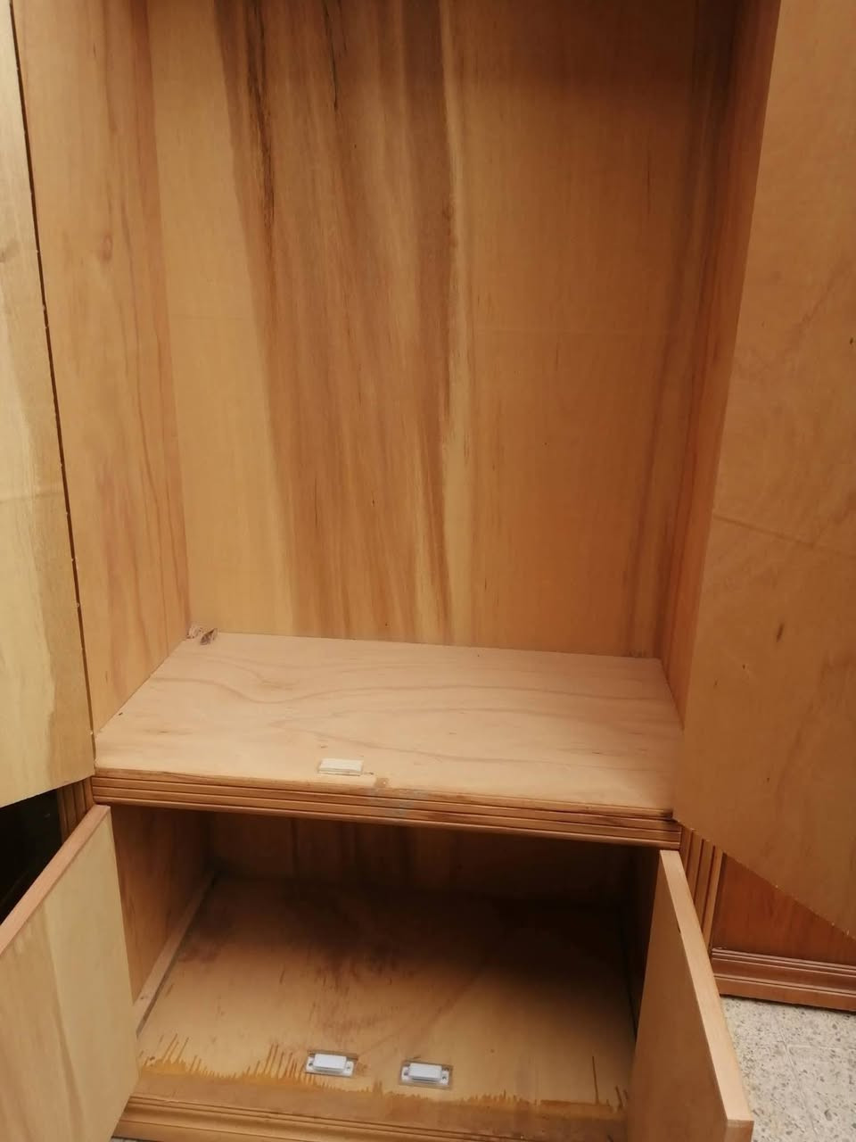 زواية ملحق ترهم قنصور خشب صاج ثقيل صبغ حراري سلر نقش زان درجة اولى جدد مامستعملين للأستفسار *********** او مراسلة الصفحة خاص العنوان الموصل  متوفر توصيل على مناطق الشرقاط والقيارة
