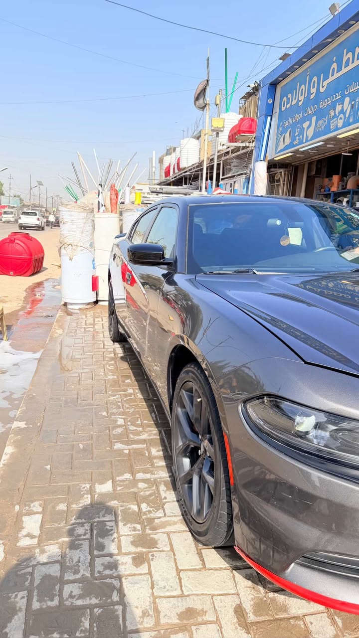 السلام عليكم
چارجر بلاك توب 2023 

 SXT 6 سلندر 

ماشية 50 ميل بدون اير باك 

حادث السيارة موضح في السونار 

السيارة كلش نظيفه استخدام شخصي 

سعر السيارة 220 ورقه 

للتواصل*********** 

مكان السيارة بغداد /سويب

