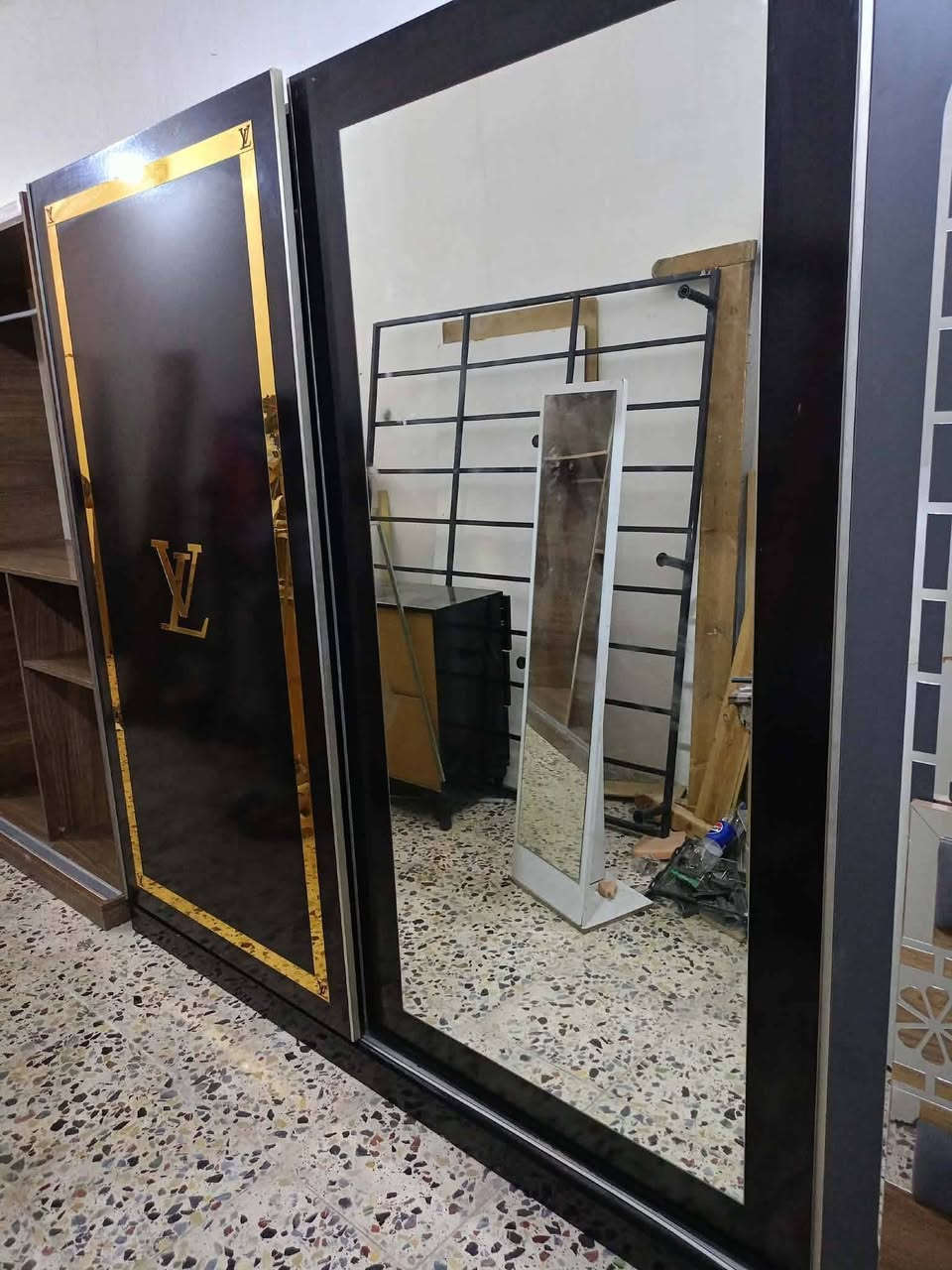 غرفة نوم تركي مستخدم😍💥 
 نضافة95💯
عدد القطع / 5
نضام سلايت 
سعر / 400
شد ونقل داخل بغداد مجاني🛻
يوجود توصيل محافضات بكروه للاستفسار والحجز اخذ صوره و دزو واتساب فقط 
***********
