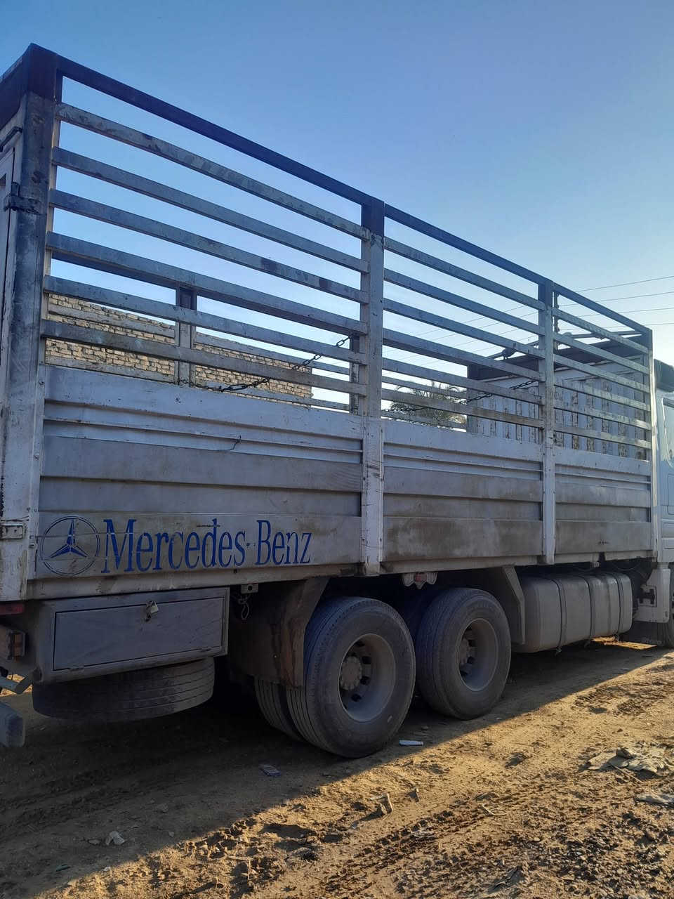 السلام عليكم بدي للبيع قفص للبيع  ***********
