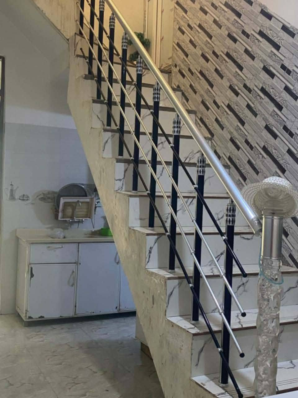 السلام عليكم ورحمة الله وبركاته 

مشتمل للبيع مساحته 90 متر

#الموقع مهندسين الثانية قرب مدرسة العميد والمدارس الصينيه

#الطابق الارضي غرفة نوم واستقبال ومطبخ وصحيات وطارمه صغيرة
#الطابق الثاني غرفتين نوم وصحيات

للاستفسار والتواصل ⬇️⬇️⬇️⬇️
متابعة لصفحة ليصلكم كل ماهو جديد 

مستعدون لااستــقــبال جميـــــــــع عــــــروضكـم العــــقـاريـــه 
اشـــعنــدك للــبيع او اللإيـــجار. دار. هــيكل. قـــــطع. بـــستــان.  مــزرعـه. دار.مطلــــــوب للمصـــرف .دار قـسـاط مــع ادق تــفاصيــل والـصــــور
واتساب 📩📩 او زيارة المكتب🙋🙋
#متابعه للصفحة ليصلكم كل ماهو جديد
📍📍#مجسر الطهمازية.مجاور المصرف العراقي الاسلامي
☎️مروان القريشي***********
                          ***********
