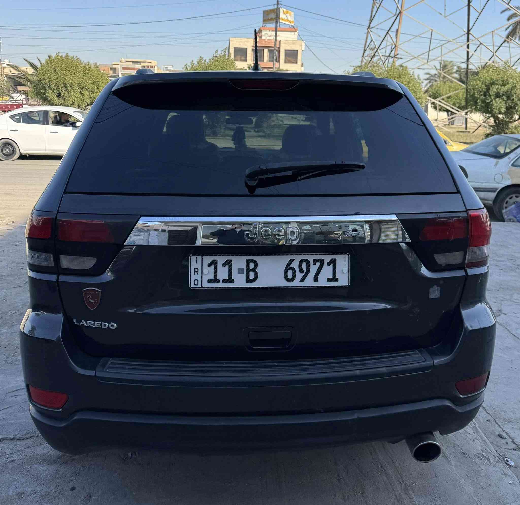 السلام عليكم
جيب 2011 امريكي 
السعر 145 وبيها مجال 
6 سلندر 3600 
كير ومحرك خير من الله 
السيارة جاهزة لايت زنون 
صدر تبريد ثلج 
مواصفات 
شاشة كامرة 
كشن كهرباء 
لون فيلي 
فول تحكم ستيرن 
ماشية 150 الف مايل 
بدون ايرباك 
بيها صبغ صفحة وبنيد 
سونار موجود 
***********
