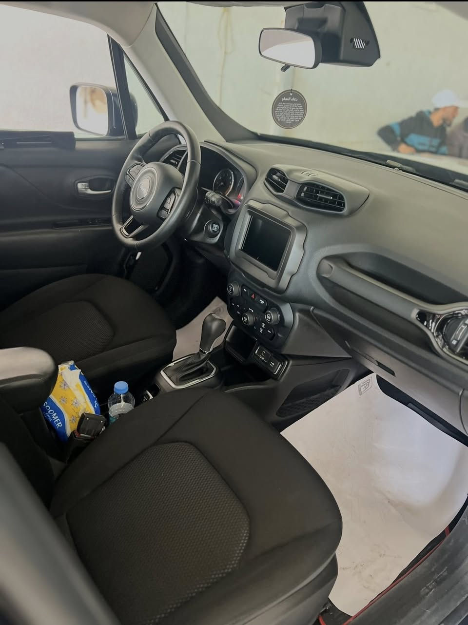 جيب رنجيد 2020 للبيع
باسمي السياره 

دفتر بنزين بي 

ماشيه السياره 39 ميل 

ضررها موضح بالصوره باب السايق وارد 

بجم كبس 

مواصفات الجيب المعروفه بصمه وويل كروم وتبريد قطعتين وتحديد سرعه وووو 

السياره كلش نظيفه 

للاستفسار ***********
