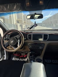 كيا سبورتج ٢٠٢١ وراد خليجي بيها قطعه تبديل جاملغ الايمن واضح بلصوره   ...