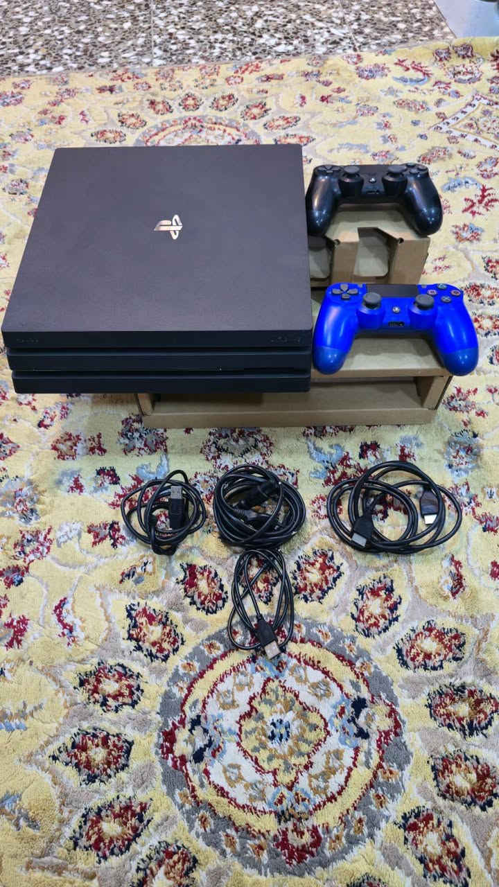 سلام عليكم بلي فور برو مهكر قرص ممفتوح لوك ستيكر ذاكرة 1تيرا جديد حيل ويا يدات عدد ثنين  كارتونه مالته بلي شخط ما بي بي 27لعبه سعرة 330 بي مجال مكاني ديالى بعقوبه منطقه شفته ***********
