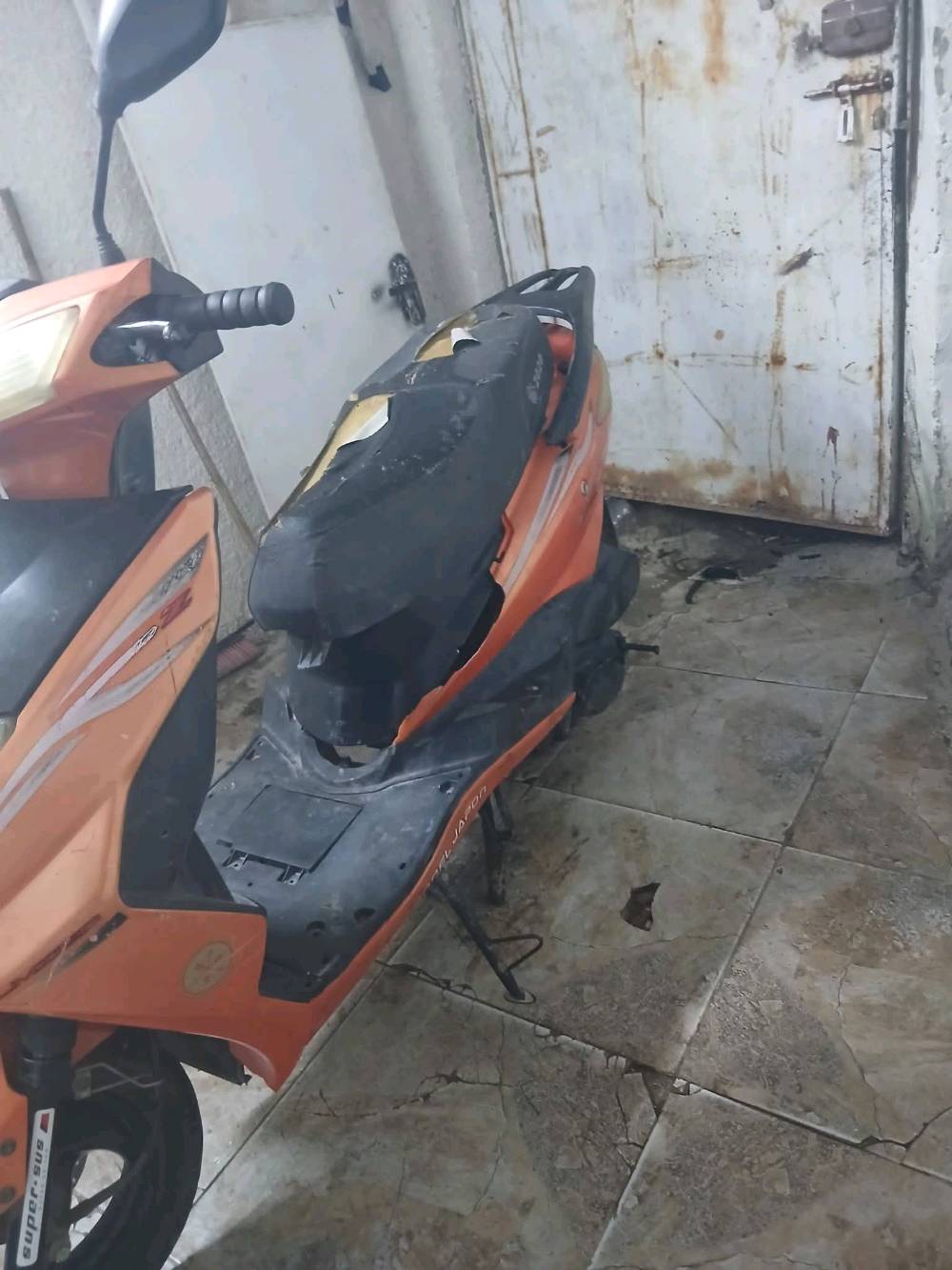 دراجة سكنس 120 شغاله فول مكينه نضيفه شغاله سلف وهندر وين متريد روح بيها وافتر الدراجه كفرها تعبان وبيها نقص بطاريه والباقي كله نضيف وشغال المكان بغداد الاسكان السعر 200 الف  
الرقم   ***********