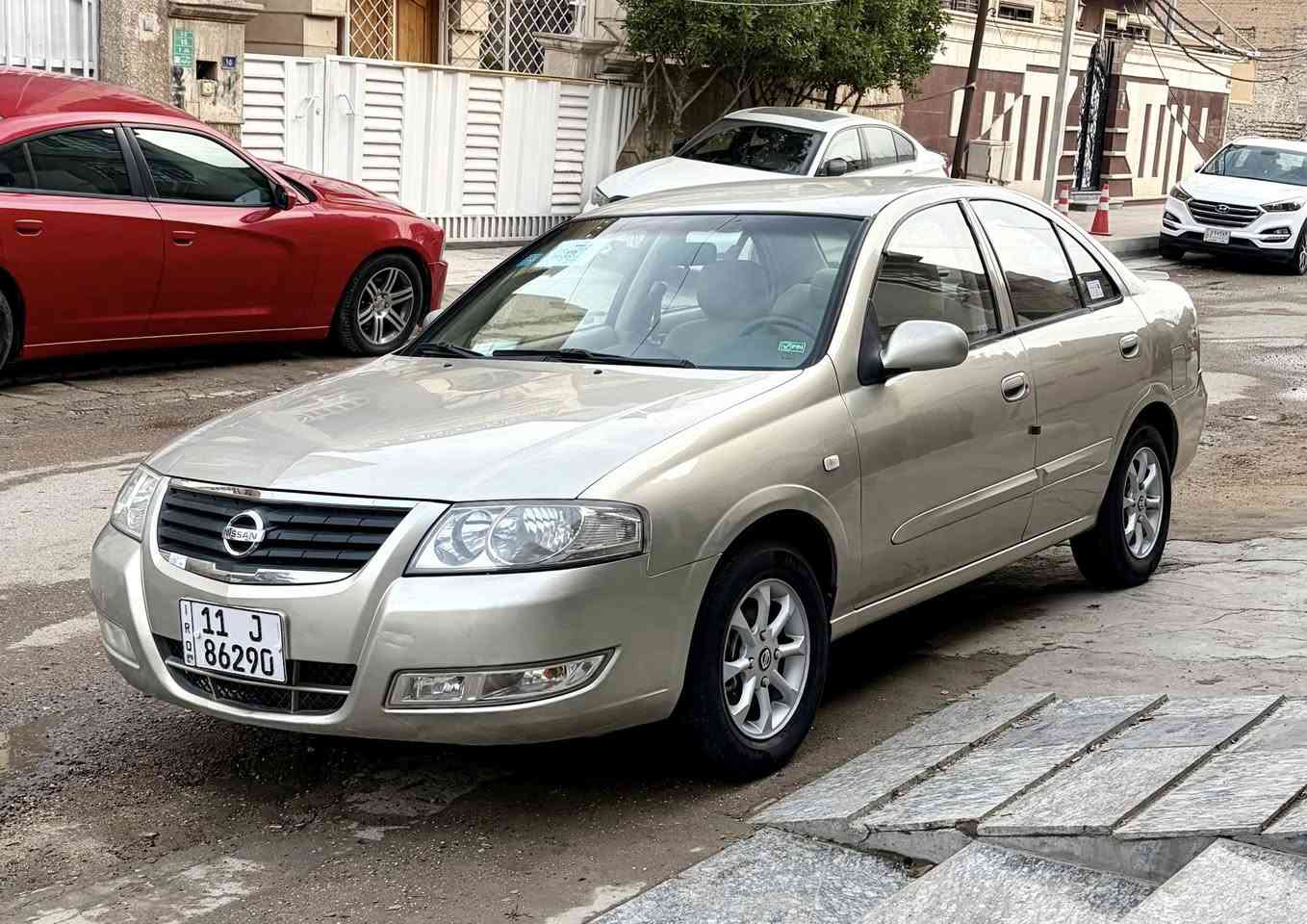 نيسان سني ( ٢٠٠٩ ) رقم بغداد الدولي الجديد (بأسمي ) هزة جديدة وسنوية مجددة لغاية ( ٢٠٣١ ) السيارة ماشية ( ٩٥ ) ألف كم مكفولة من الضربة والصبغ حتئ الدعاميات مابيهن صبغ . فقط جرد بالقمارة ورشيتها للجمالية وعندي فديو للقمارة قبل الرش  . محرك وكير مامفتوحات لاصرف ولا تبخير تبريد شغال تدفئة كهربائيات كاملة صدر امامي وخلفي كلة جديد وتخم تاير جديد وسبيرها مانازل وسويجات عدد ( ٢ ) البلادية ريمونت كونترول وجهاز حماية من السرقة  . أخواني السيارة عدنا من ( ٢٠٠٩ ) الئ اليوم وحاليا جديدة وجاهزة بدون اي نقص حتئ تبديل دهن وفلاتر وماسحات كله جديد وللتواصل ( *********** ) وعنواني بغداد- الكرادة  .
