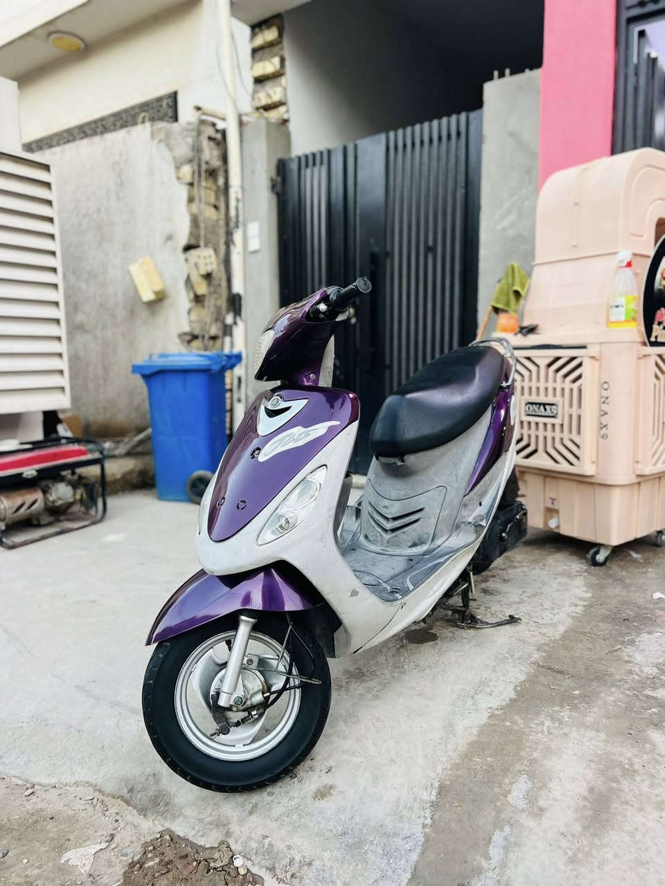 سلام عليكم ماكس منغولي للبيع دراجة نضيفه ومكفوله من كلشي نكرة سلف وهندر كهربائيات كلها شغاله بريكات باتري جديد بوشه 49 بلاديه الدراجة كلها 
السعر 550 وبيها مجال 
العنوان ابو خستاوي قرب المرور 
***********
