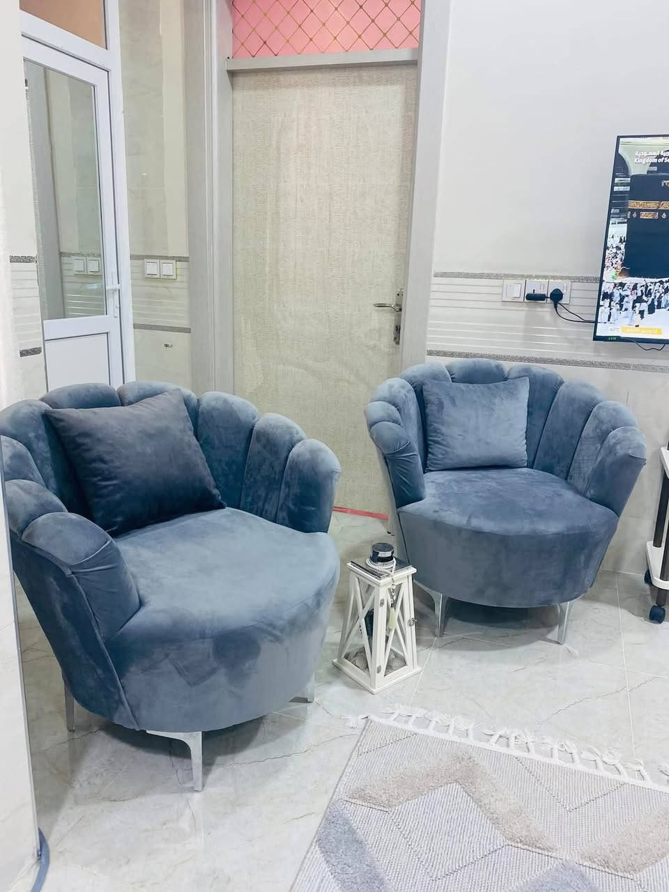 دوو تاک قەنەفە جۆکەر رەنگی رەساسی قوماش قەیفە قاچیان سلڤەر ئاسن. زۆر کوالیتیان بەرز و جوانە. نرخی هەردووکی ١٥٠ هەزار و مەعمەلە. شوێن کەلار 
***********
