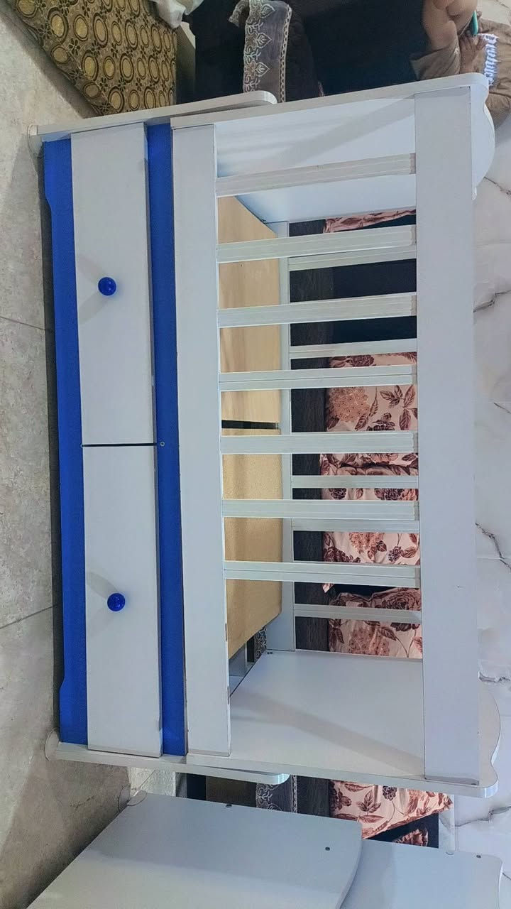 السلام عليكم
سرير اطفال هزاز نظافه فول حد عمر خمس سنوات 
***********
