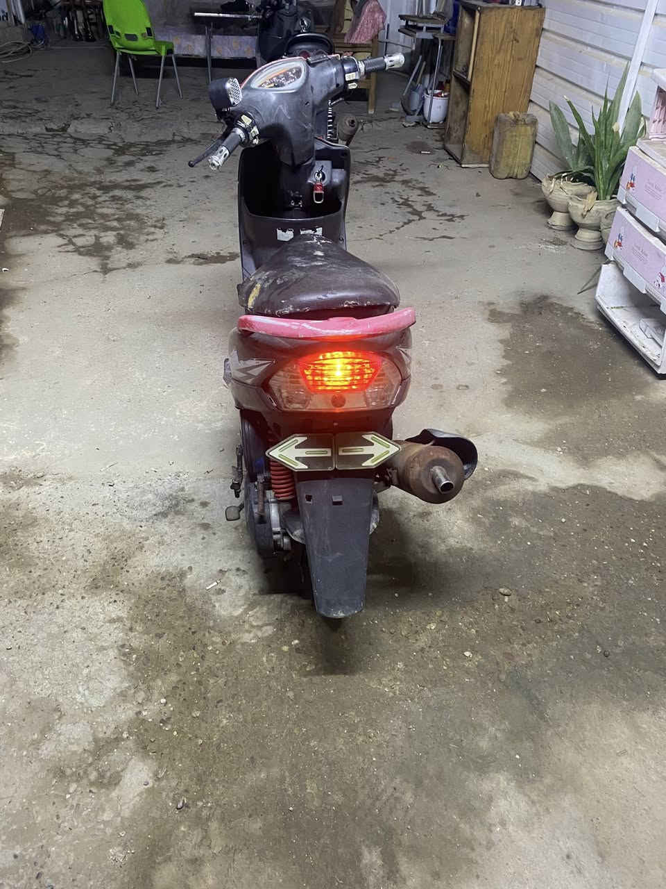 السلام عليكم
ماكس عدله للبيع بلاديه سلف هندر 
سعر 500 وبيه مجال مابيه نقص كامله فقط حساس بريك نقصها شيال رياضي اصلي بيه وصالنصه صجميه اصليه بدون جعير 
مكان بغداد جسر ديالى القديم 
 رقمي ***********
