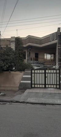 دار للبيع العامريه مربع الأطباء قرب الشارع العام مساحه ٢٣٣م يحتوي ع ٤غ...