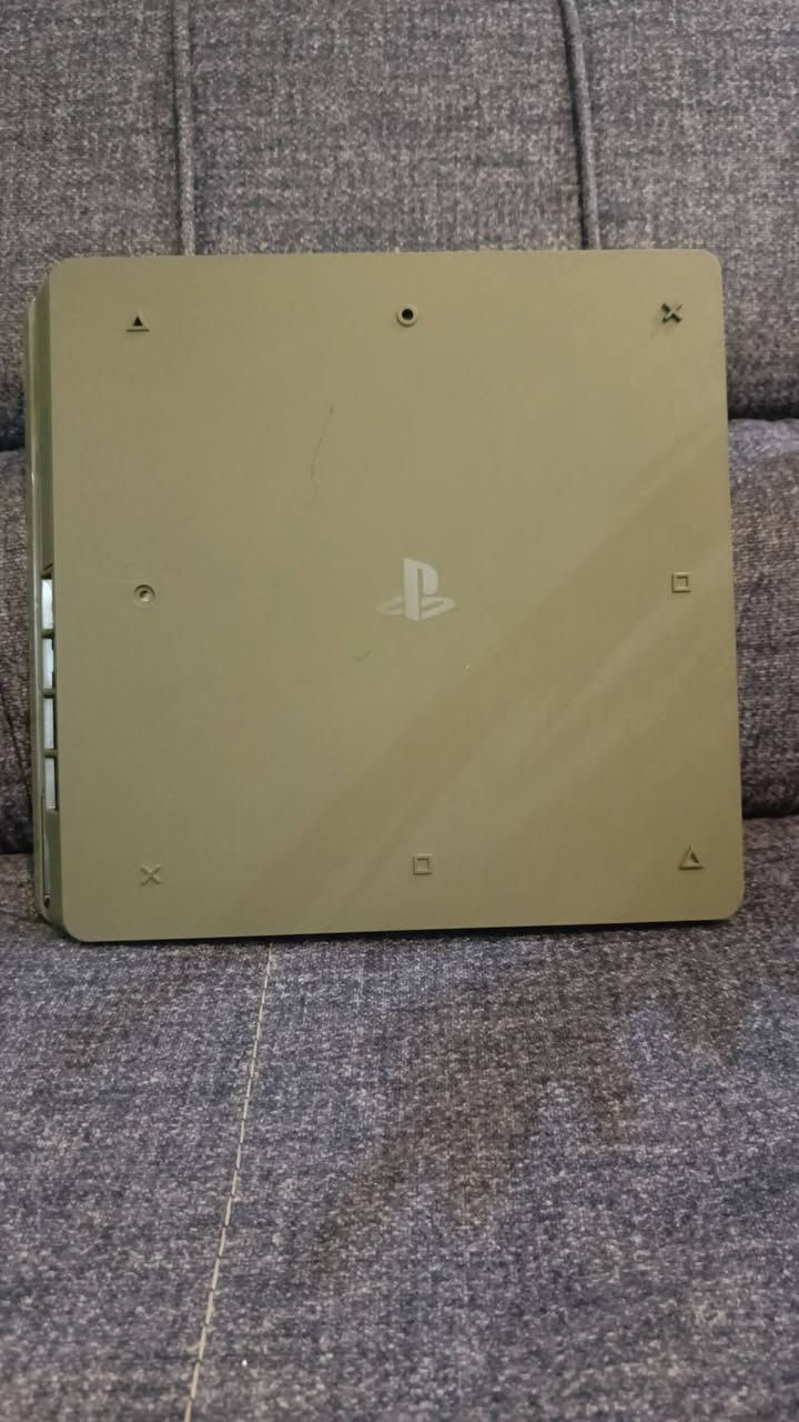 السلام عليكم
بلايستيشن 4 
نوع الجهاز:سلم
ذاكرة:1T
وياه 3 اقراص:
1.فيفا 23 عربيه
2.جي تي اي 5 
3. ريديد ريدمبشن 2
وي الجهاز يدتين 
الجهاز حديث ونظيف و ممفتوح يعني جهاز راقي
السعر 275,000 وبي مجال كلش بسيط
المكان (بغداد_البلديات)
وهذا رقمي:***********
