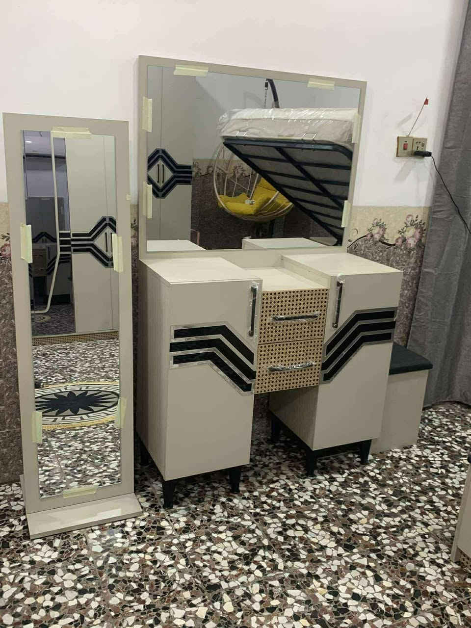 غرفه 9 قطع اخت الجديده صار شهر من اخذتها بعدها بنايلون اريدها 850 شراي خاص بيع مستعجل جديده


**إذا كنت صاحب هذا الإعلان وتريد حذفه لأي سبب، رجاءا أرسل رسالة إلى الدعم الفني**