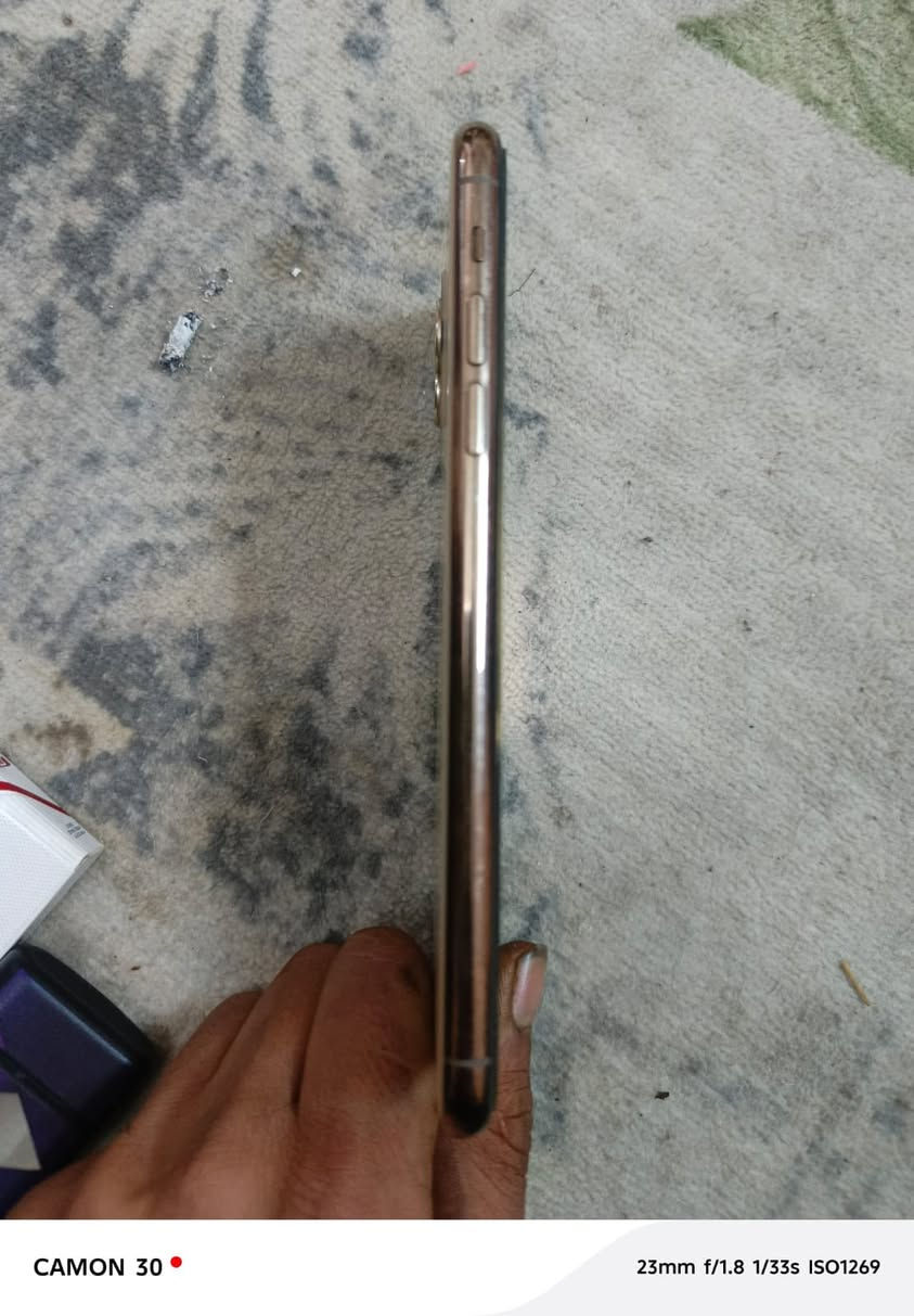 ايفون 11برو ماكس جهاز مكفول كفاله عامه مابدل بي اي شي ولا مفتوح البطاريه ابلاديه ٨٠ السعر 400وبي مجال للطيبين واتساب للستفسار ***********
