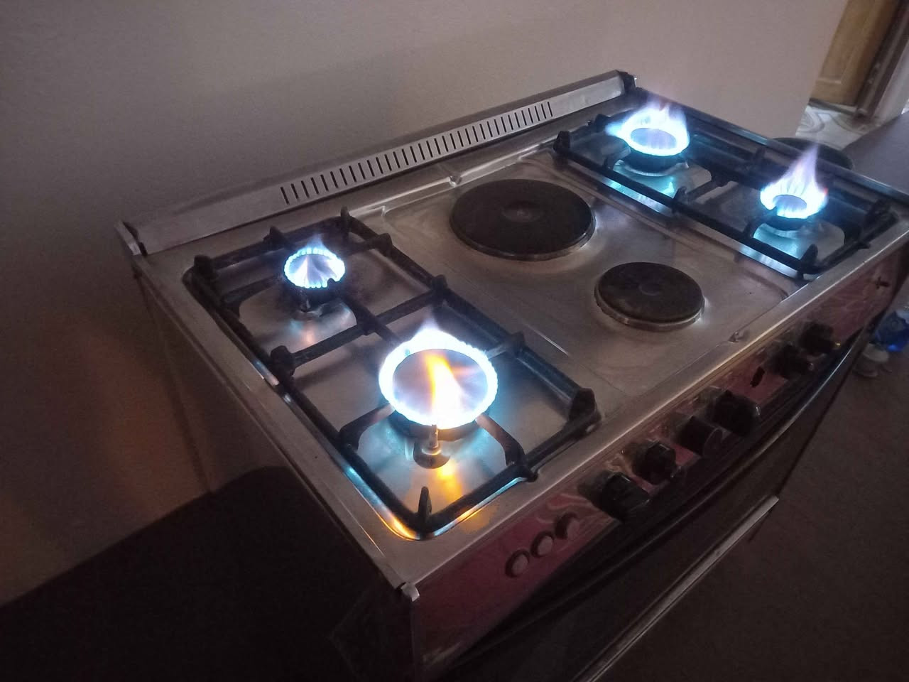 طباخ اردني للبيع شرط الشغل السعر ١٠٠ العنوان موصل حي الصدام بعد السيطرة عالشارع العام *********** *********** يوجد توصيل داخل الموصل موصل, نينوى
