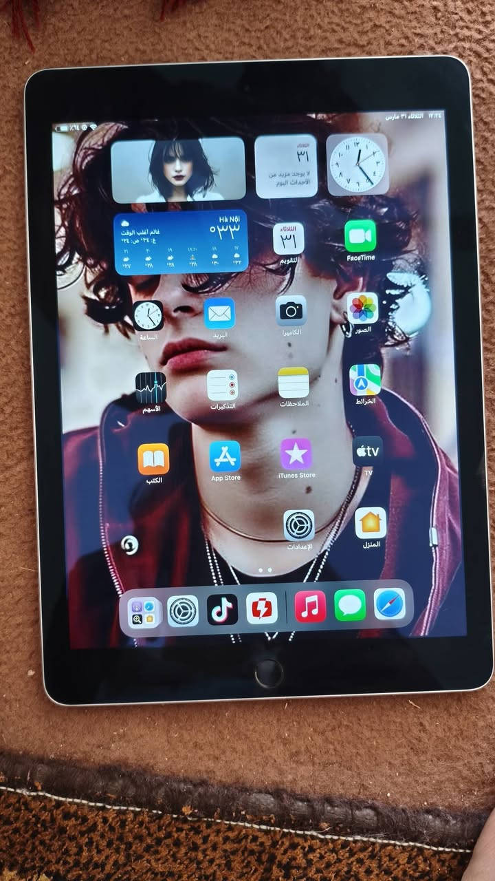 ايباد ايفون ار تو  ما مفتوح  ونضيف  شخط واحد مابيه ايباد استخدام دراسه فقط  ذاكره 32 بطاريه89 ،  *********** مكاني الرميثه السعر 150وبيه مجال
