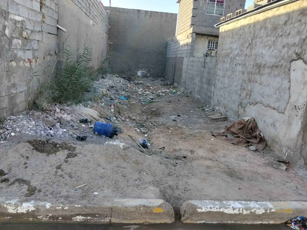 سلام وعليكم قطعه للبيع مساحته 100الواجه 5ونزال 20 ماي مجاري قطعه مدفونه  فرع 10العنوان سبع قصور شارع ابو علي يم حسينية لاهاشم  مقابيل الفرن واسواق سعد الستفسار/***********  على رقم بي واتساب تريد على صفحة
