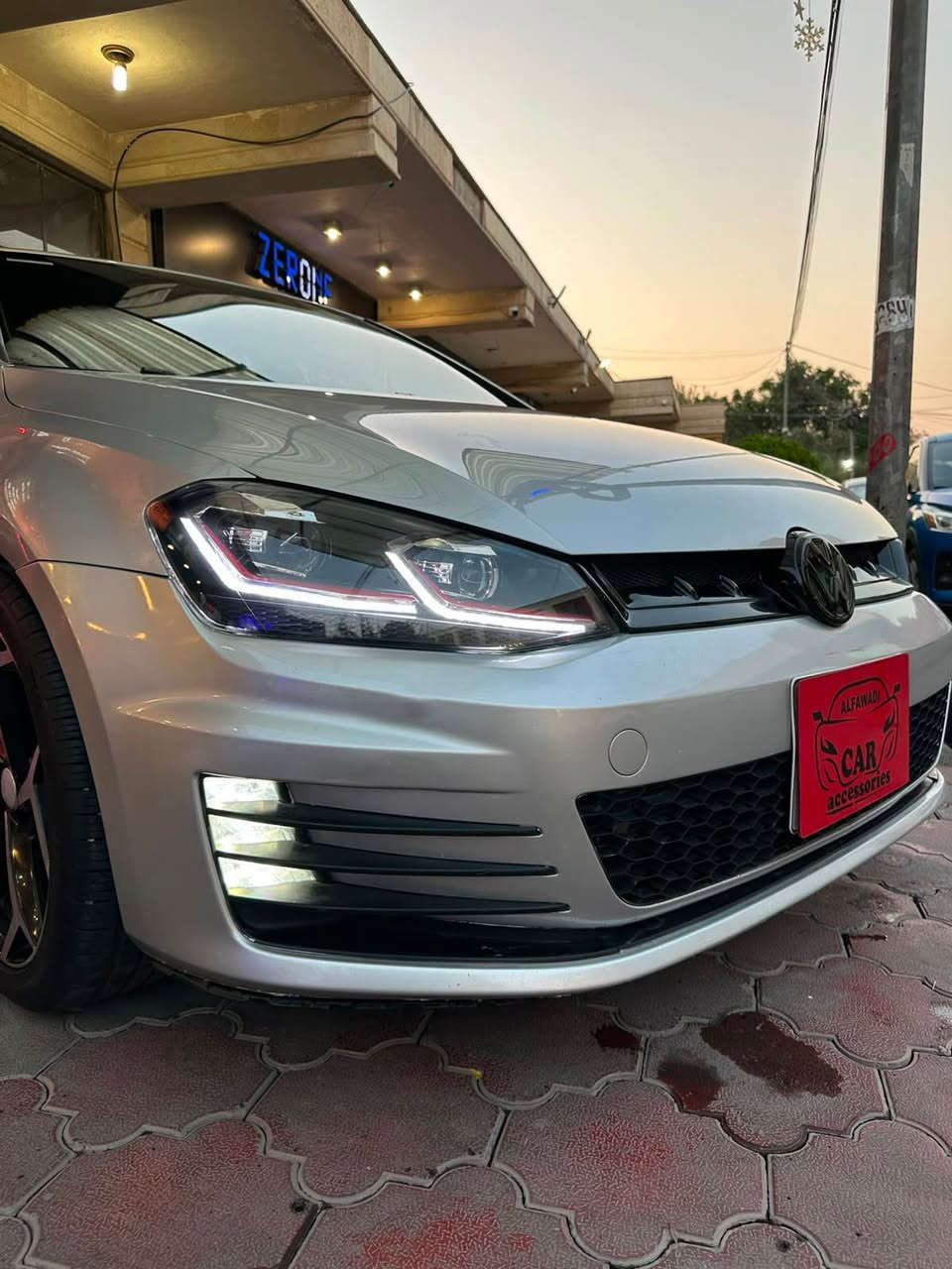 كولف 2017 2.0gti 
ماشية ٩٠ كيلو بدون ايربك ٣قطع صبغ جاملغ وباب وربع بوند وباقي السيارة كفالة بدون بارد بدون شخط 
شاشة الكتروني 
لايتات وبك لايت 7.5
كشن بربري 
شاشة وكامرة 
3 كير 
3 مود 
تحكم استيرن 
سيدي جنجر 
تبريد قطعتين 
مري هيتر 
ثلاجة 
شفتات بلسكان
كير محرك بلادي ومكفول 
سنوية منتهية 
مكان السيارة اربيل عينكاوا 
***********
***********
شرط التحويل أربيل, العراق
